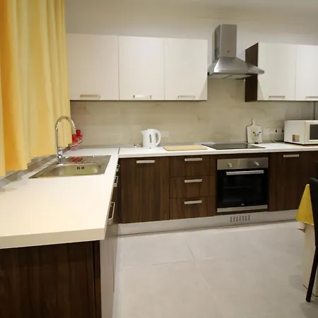 2 Bedroom Maisonette In Bugibba, St. Pauls Bay Apartamento